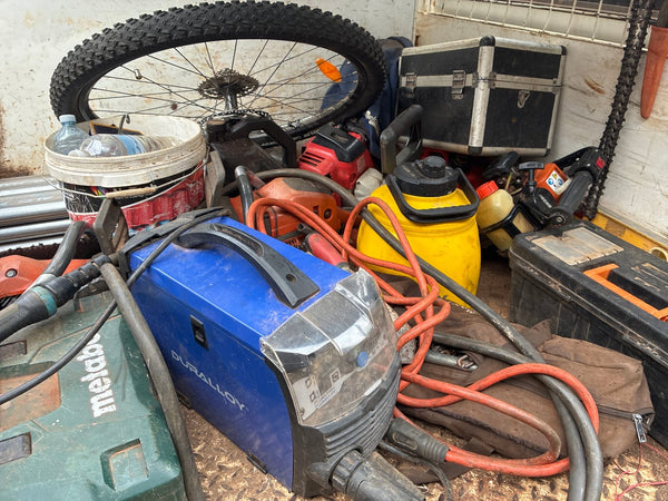 Customer photo: yellow Yowy among fencing tools